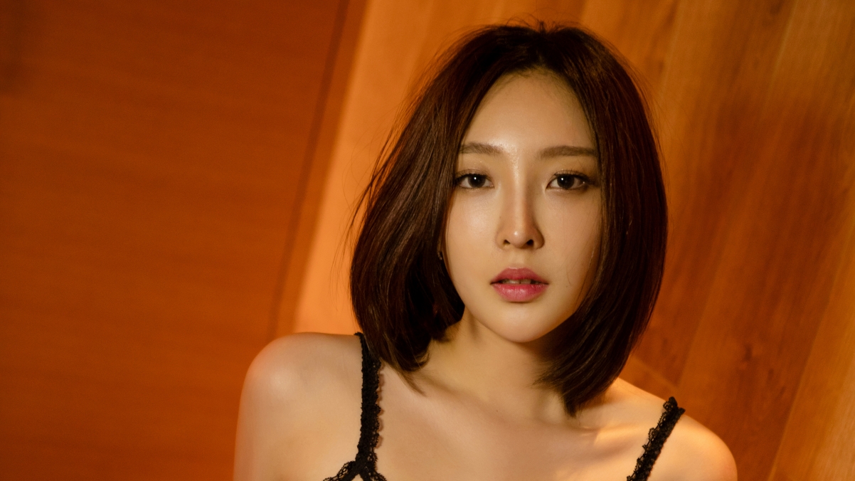 高清养眼美女文文4K壁纸，3840x2160超清画质，美图尽览无余