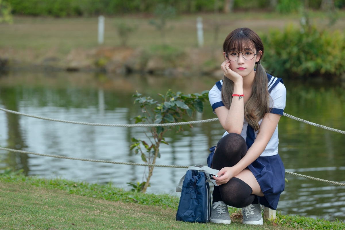水手服美女4K高清壁纸，辫子发型女孩精致面容，4200x2800超清下载