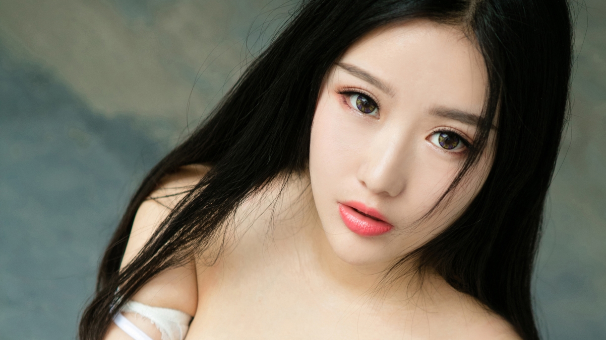 倪叶腾精选，高清4K性感美女壁纸，3840x2160分辨率，一键下载