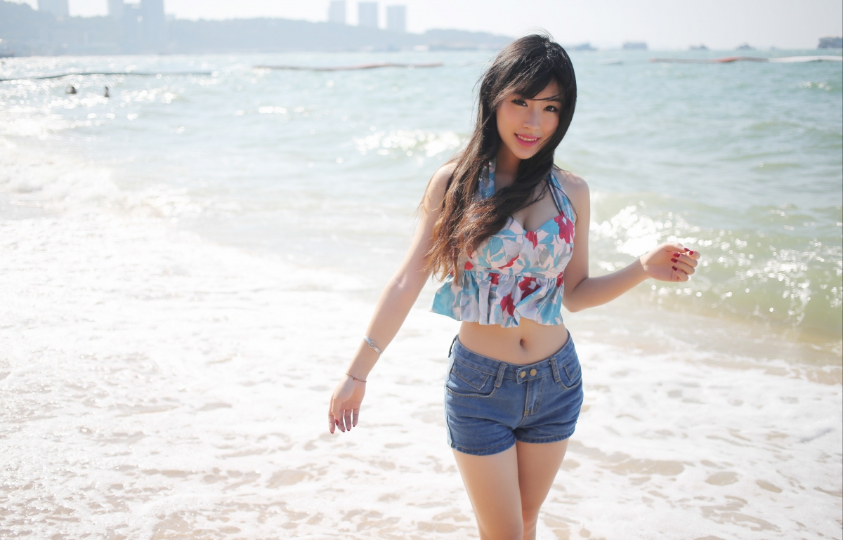 海边佳人刘雪妮Verna，绝美4K壁纸，高清美女图片，4000x2564超清下载