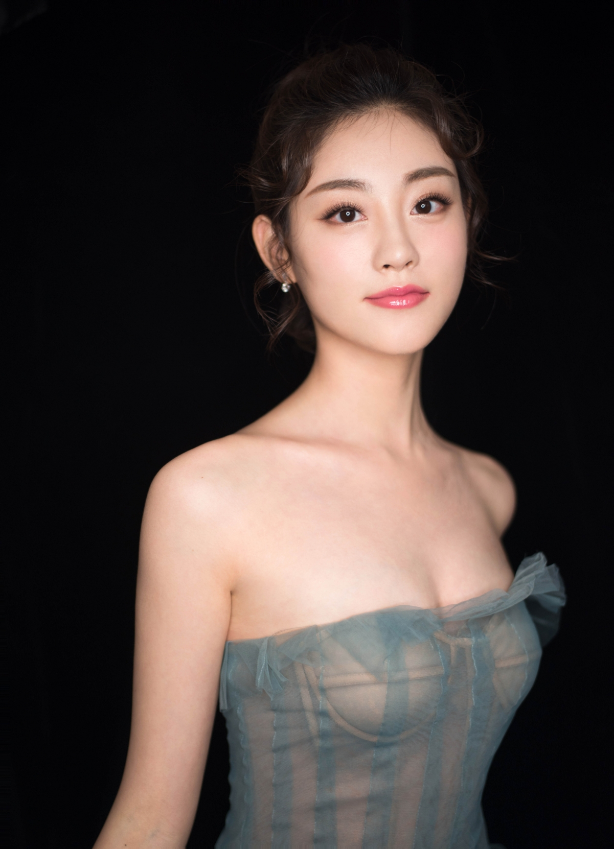 祝绪丹绝美竖屏4K手机壁纸，高清3480x4818大图，一键下载！