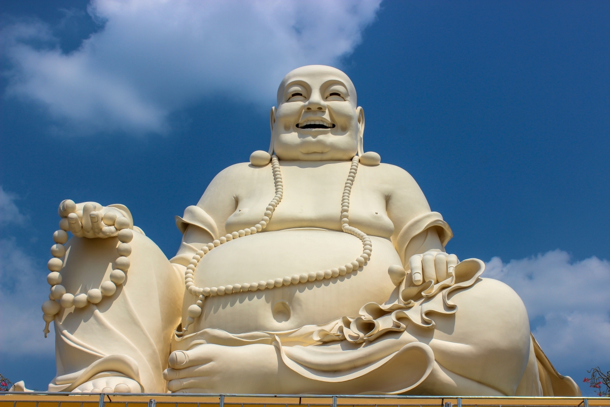 巨型弥勒佛像高清壁纸，5K宗教图片，4K超清画质，5184x3456分辨率，免费下载