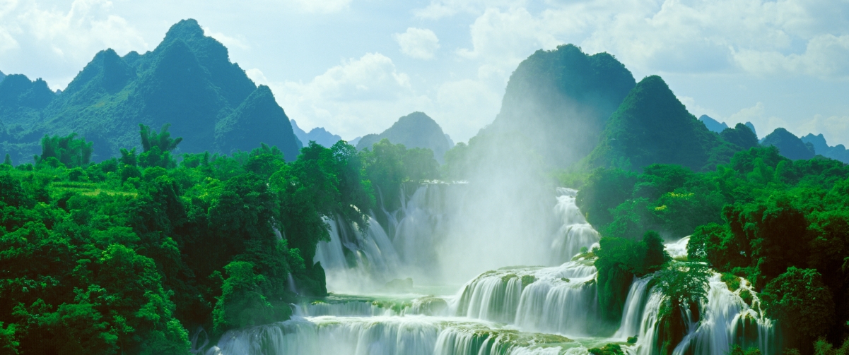 德天瀑布绝美风光，3440x1440超清4K壁纸，一键下载尽享自然之美