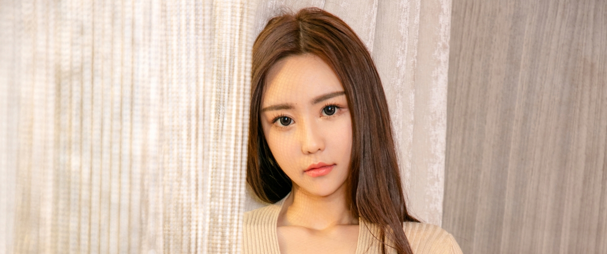 高清美女壁纸下载，养眼糖果风带鱼屏4K图片，3440x1440分辨率