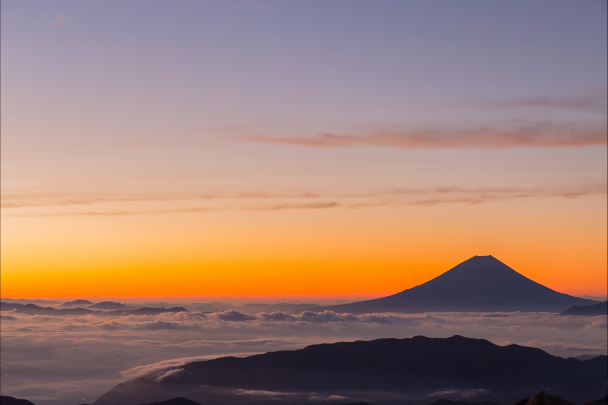 日本富士山晨光破晓，日出云海美景，高清5K风景壁纸，震撼4K图片，5446x3631分辨率，免费下载