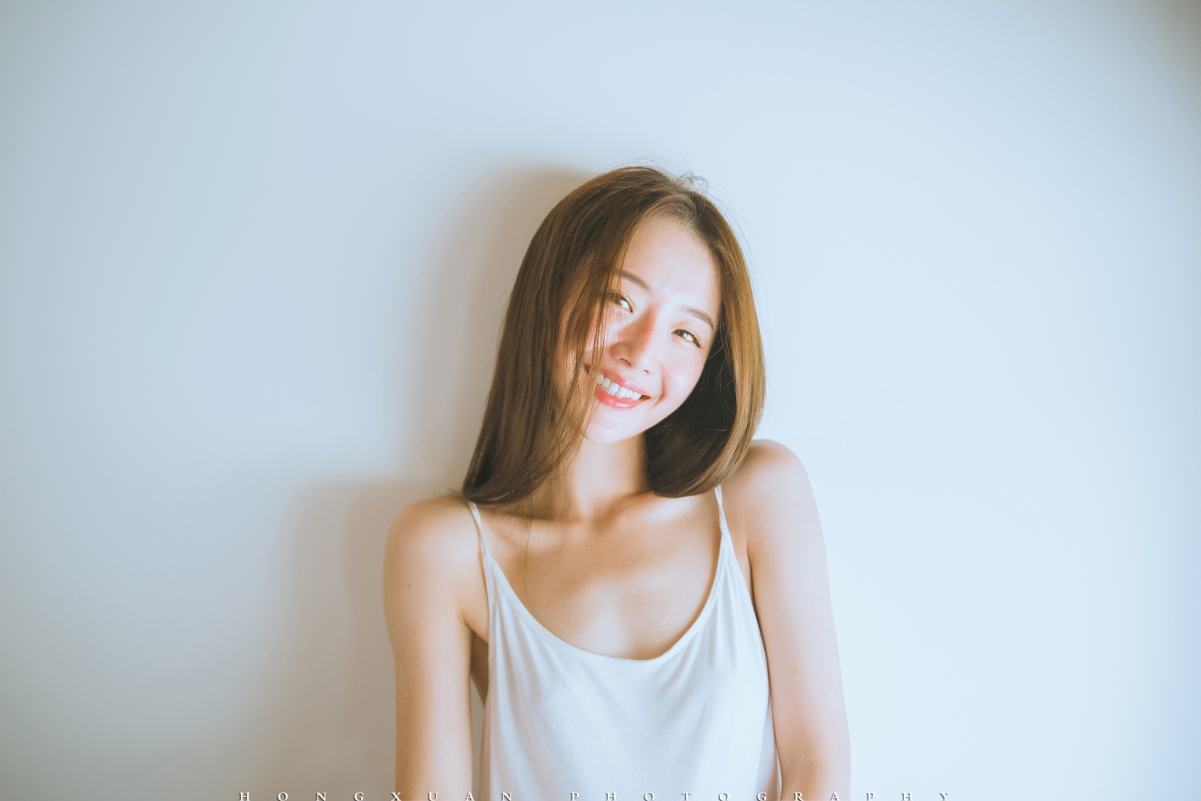 妮妮美女4K高清壁纸，可爱迷人，3900x2600分辨率，免费下载