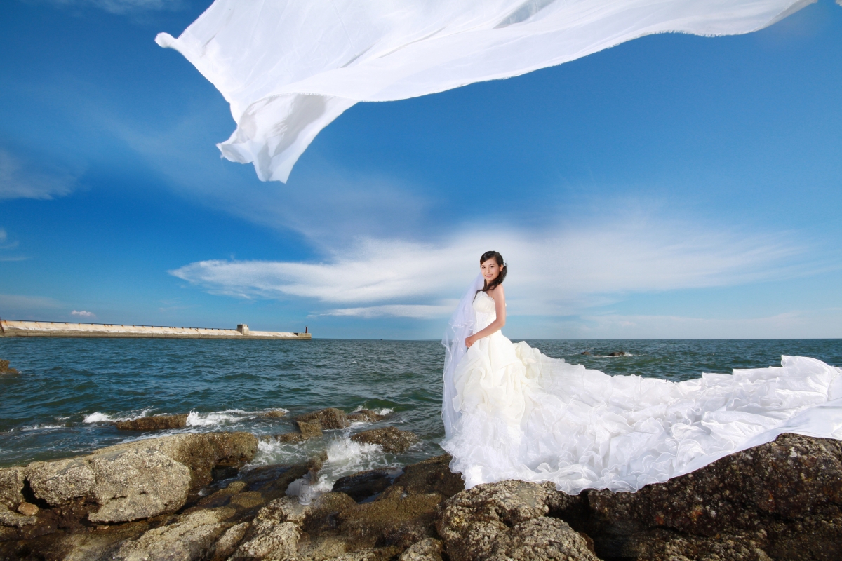 海边婚纱美女4K超清摄影，高清壁纸下载，绝美画质4272x2848