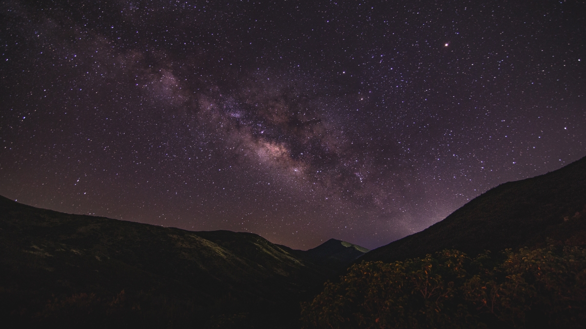 星空夜晚银河璀璨，4K超清壁纸，绝美风景，3840x2160高清下载