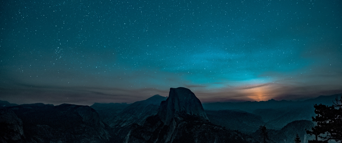 高清4K风景壁纸，夜幕繁星下的群山美景，带鱼屏专属，3440x1440分辨率下载