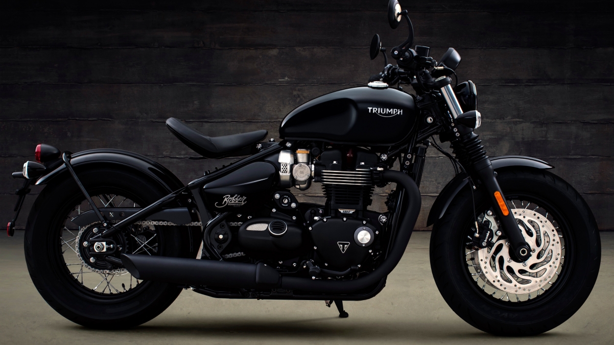 2018 Triumph Bonneville Bobber 摩托车4K超高清壁纸下载，惊艳3840x2160分辨率