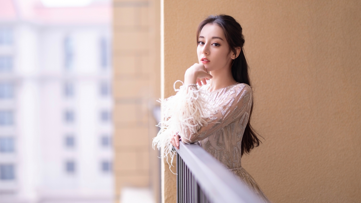 迪丽热巴生活照精选，4K超清壁纸，3840x2160分辨率，高清人物美图下载