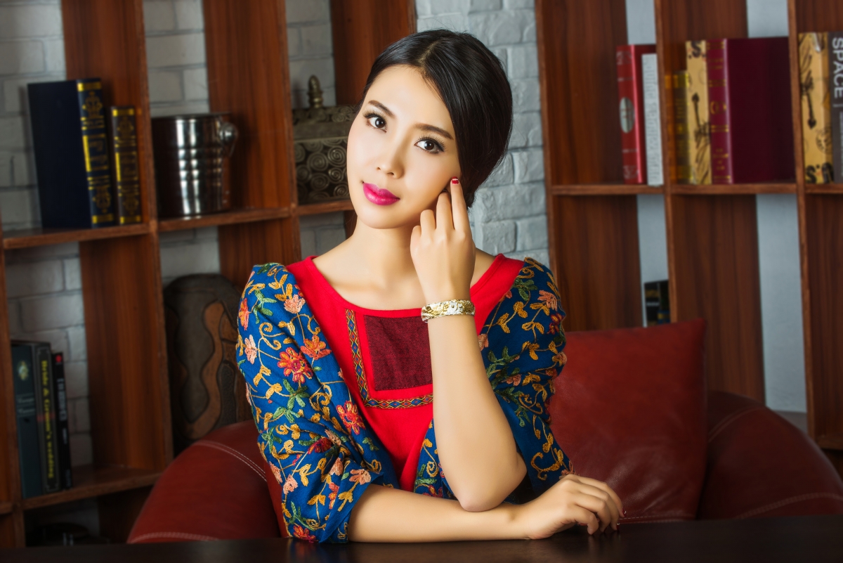 气质女神4K高清摄影美图，精美壁纸4000x2670免费下载