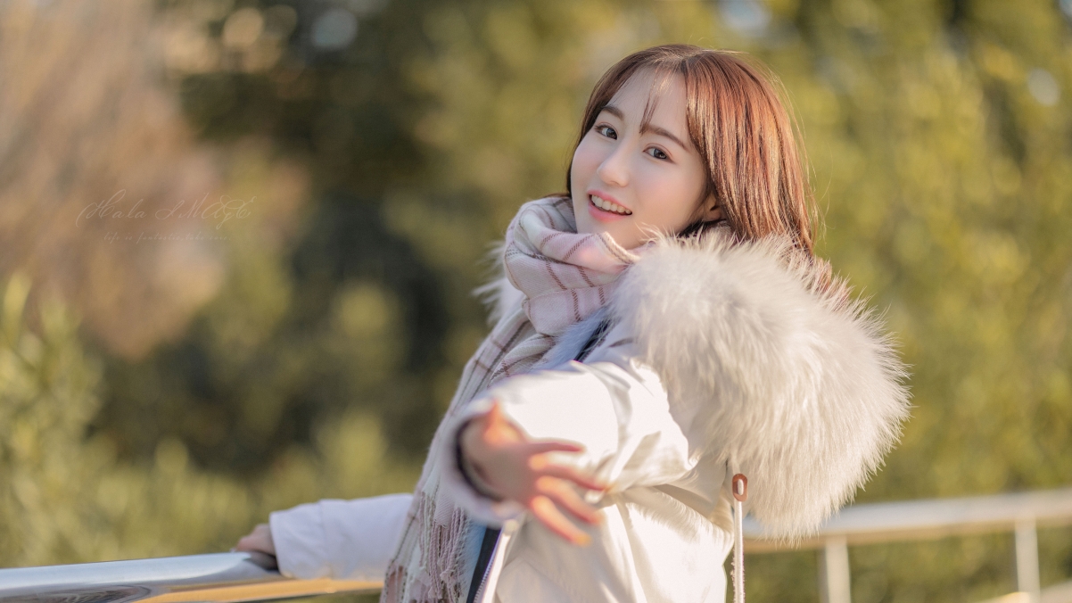 清纯美女冬日羽绒围巾搭配，超清4K壁纸3840x2160免费下载