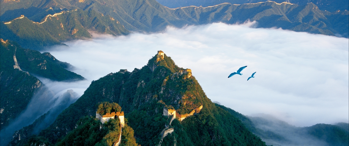 长城云海美景，震撼6K高清图片，精选4K风景壁纸，超清6448x2712分辨率，一键下载！