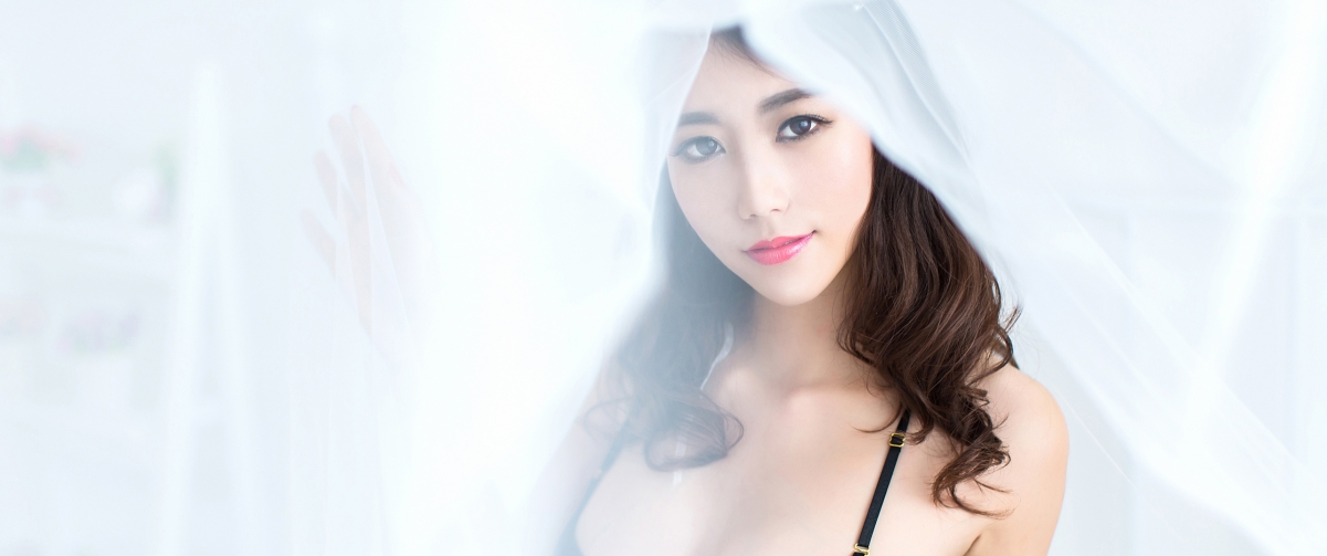 邓雪性感写真精选，高清4K美女壁纸，3440x1440分辨率，一键下载