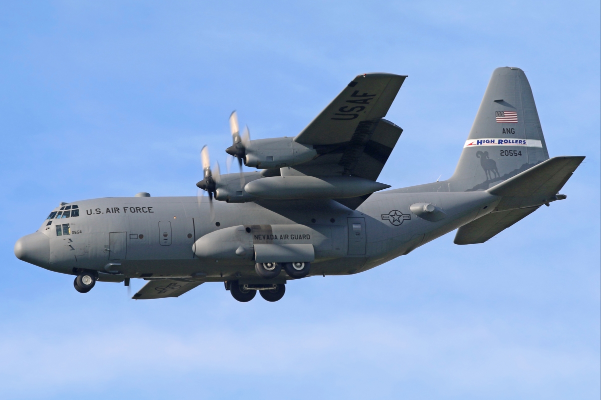 飞机C-130H超清动漫壁纸，4K高清航空图片，4202x2801分辨率，免费下载