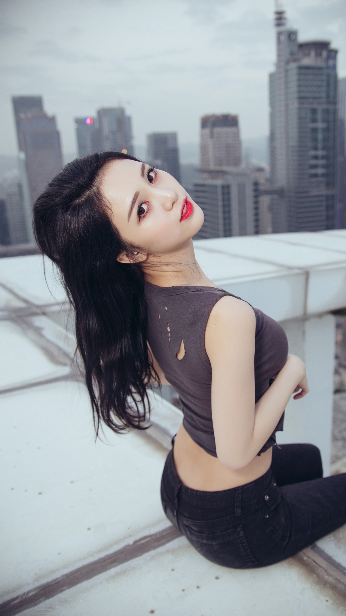李倩倩绝美4K手机壁纸，高清2160x3840大图，一键下载！
