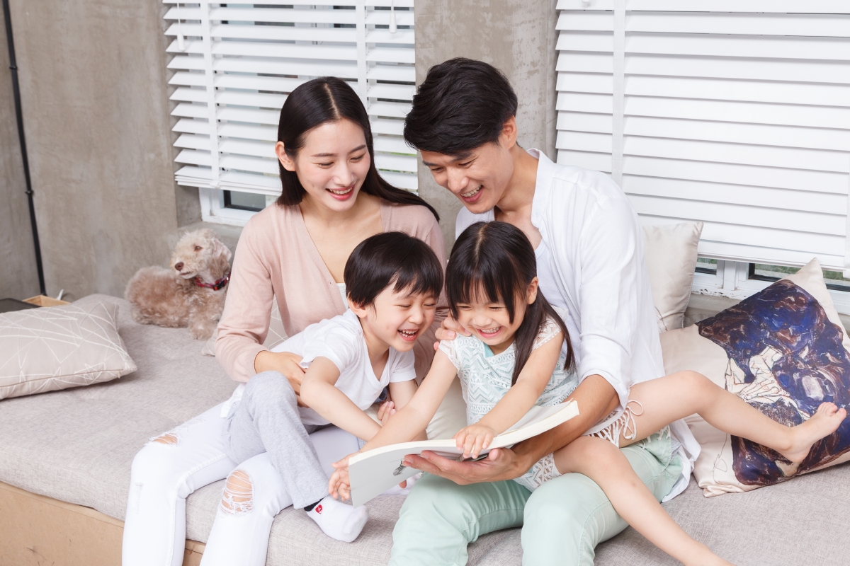 亲子时光，家庭故事会4K图片与人物壁纸，高清4096x2731，一键下载