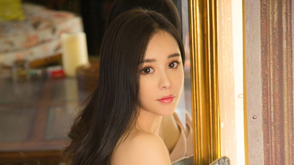 杜小雨长发香肩惊艳亮相，4K高清壁纸下载，绝美画面尽享3840x2160分辨率
