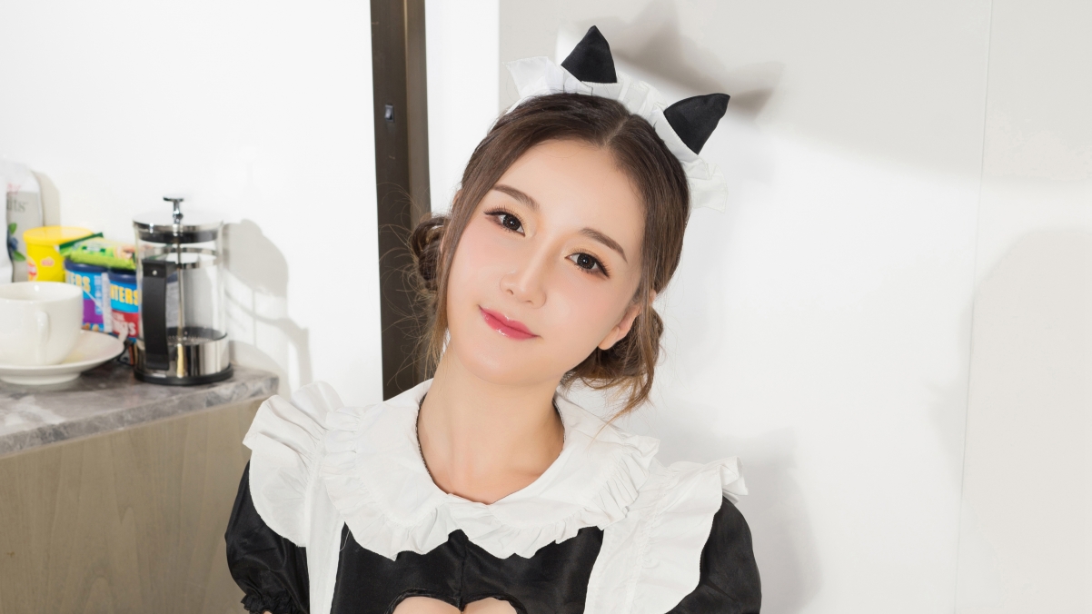 杨暖女仆装写真，绝美4K高清壁纸，3840x2160分辨率，免费下载
