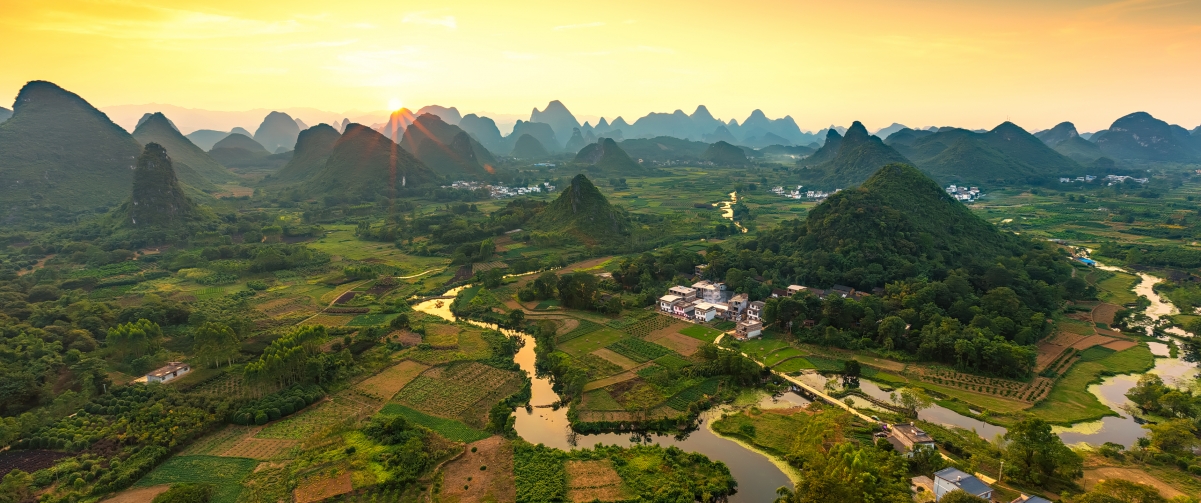 桂林阳朔翠屏晚霞绝美风光，高清4K壁纸，3440x1440分辨率，免费下载！