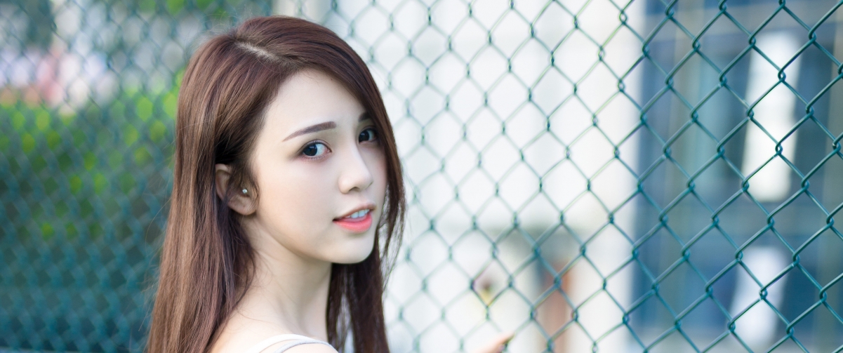 网球场长发美女高清4K壁纸，3440x1440超清美图下载