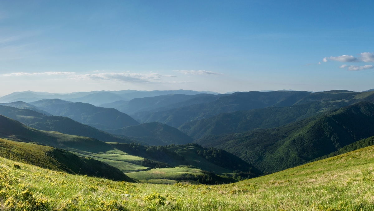 保加利亚皮林山绝美4K风景壁纸，高清大图4200x2367，一键下载！