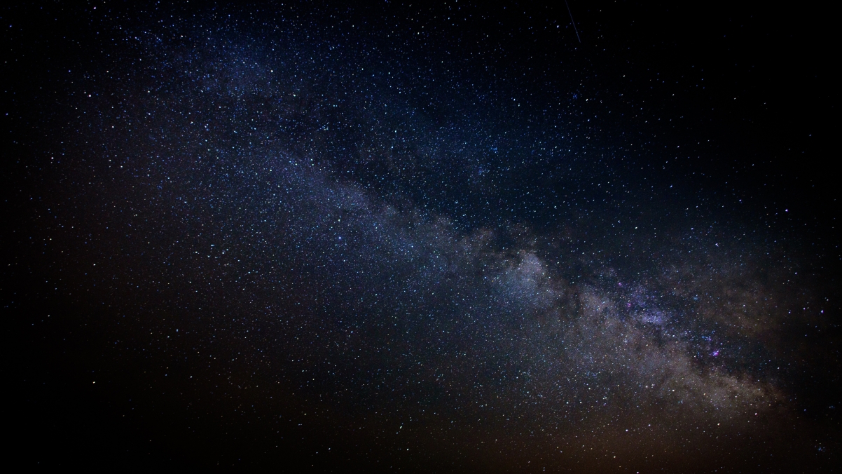 高清4K夜晚星空风景壁纸，3840x2160超清画质，一键下载！