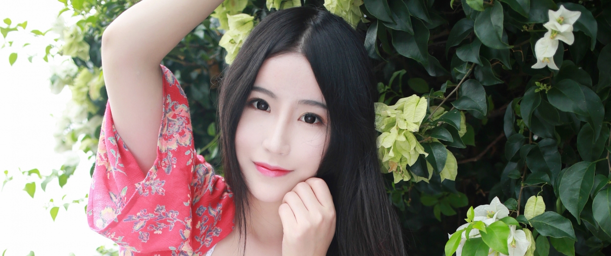 谢芷馨户外美照惊艳亮相，3440x1440高清4K壁纸免费下载