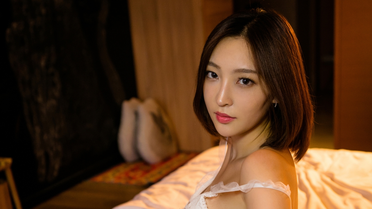 香肩美女文文惊艳亮相，超清4K壁纸，3840x2160高清下载