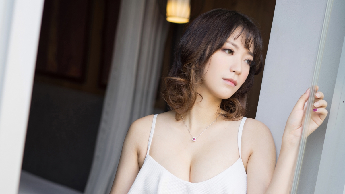 4K超高清奈奈美女壁纸，3840x2160精美图片，一键下载