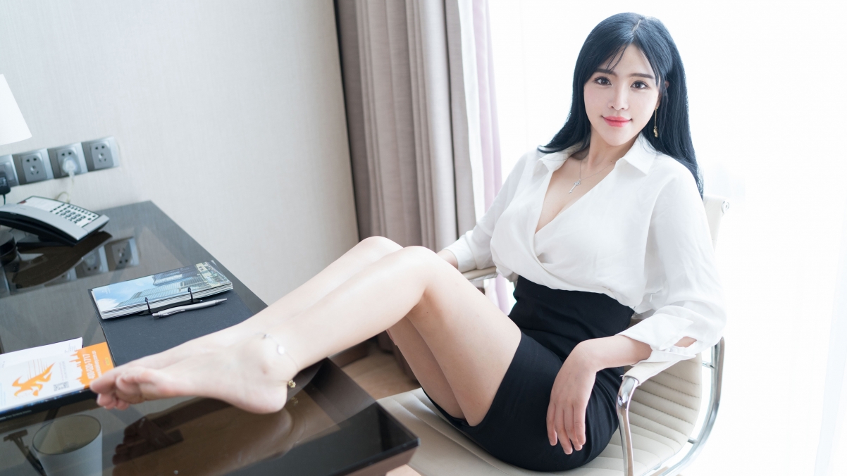 刘钰儿办公室高清4K壁纸，绝美画质3840x2160，免费下载