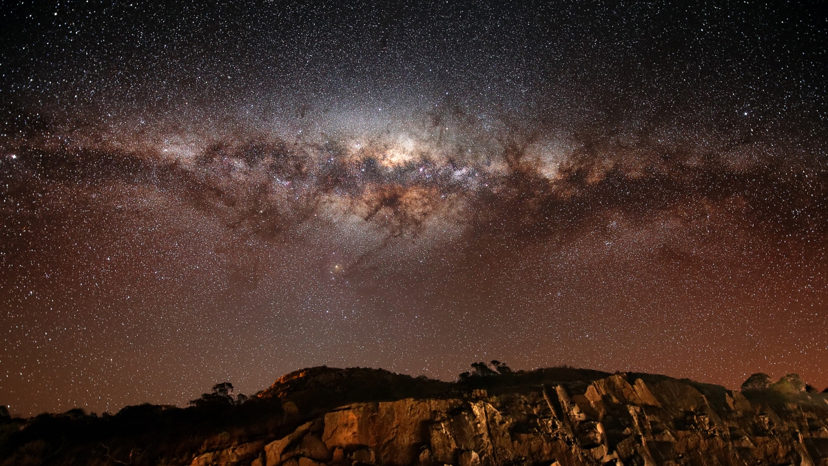 星空银河星系岩石4K超清壁纸，3840x2160高清风景图片下载