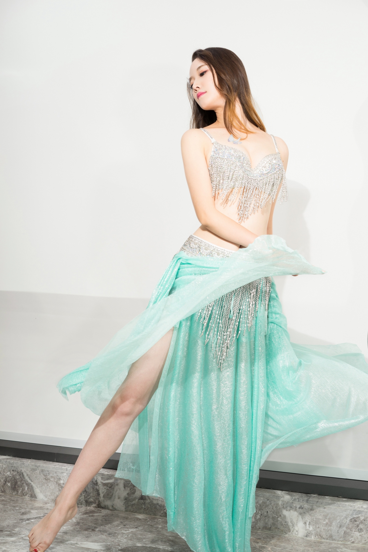 克拉女神杨暖，绝美4K手机壁纸，高清2669x4000像素，一键下载！
