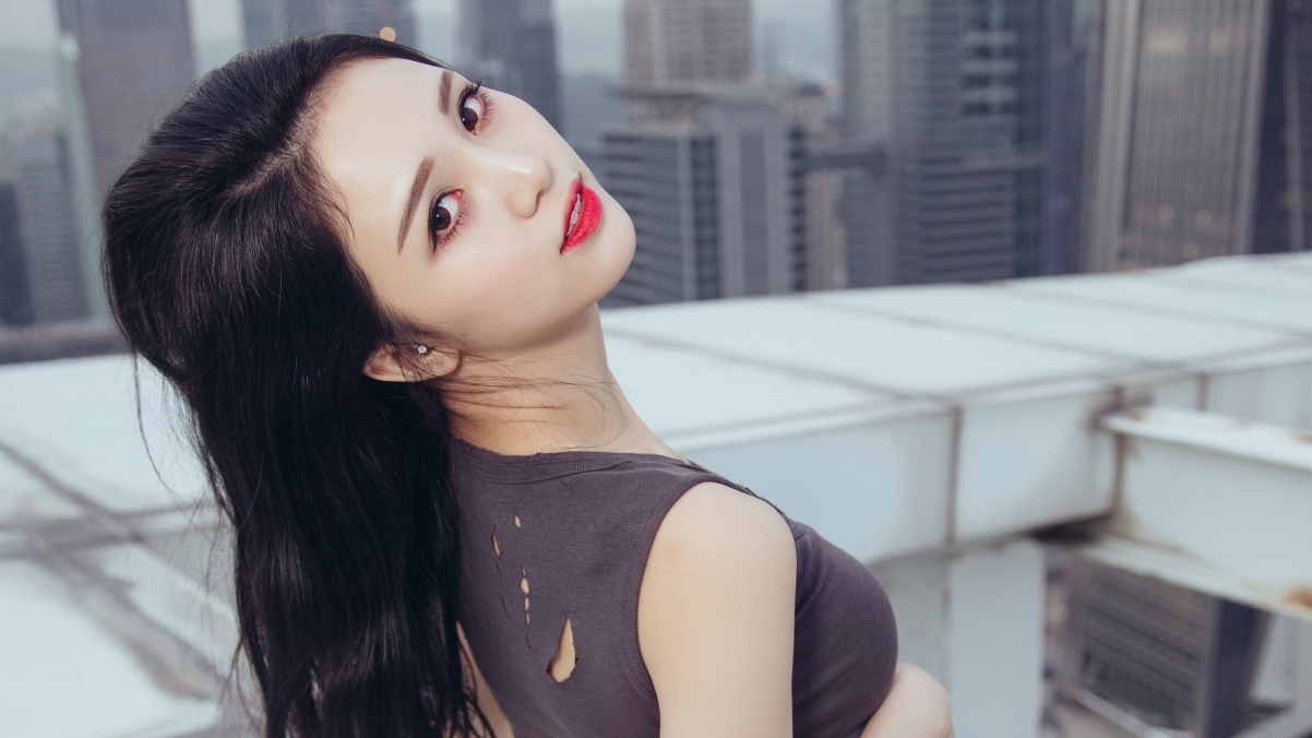 李倩倩红唇魅力4K壁纸，超清美女图片，3840x2160分辨率，免费下载