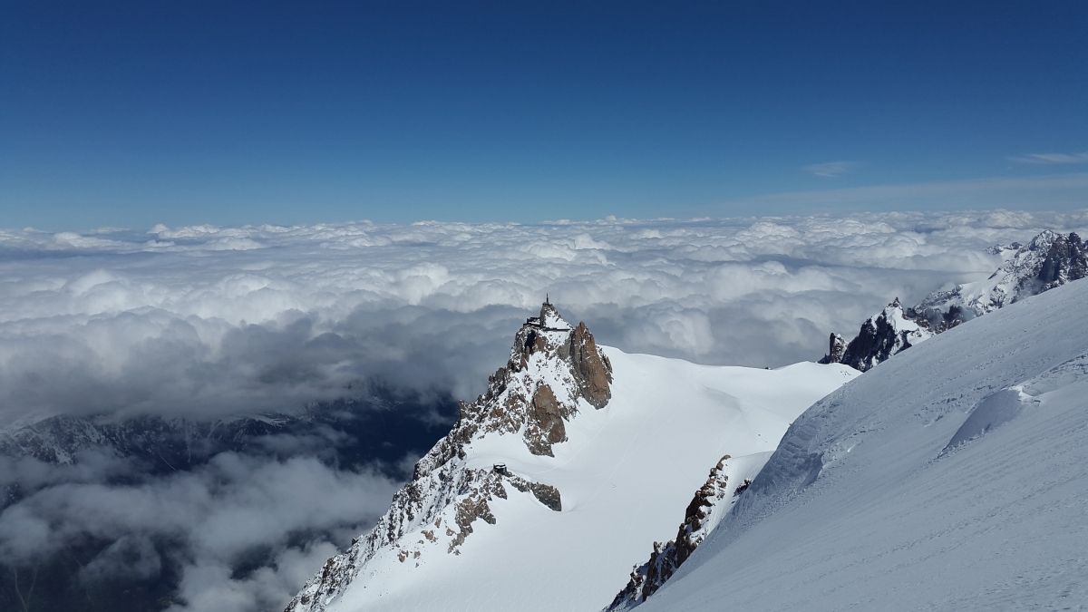 南针峰夏蒙尼高山雪景，绝美4K风景壁纸，高清4000x2250免费下载