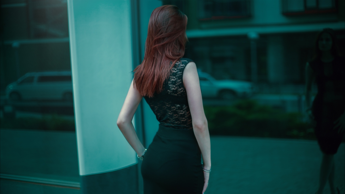 优雅美女背影，美臀迷人，精选5K超清壁纸与4K高清图片，5500x3094大尺寸，优雅下载体验