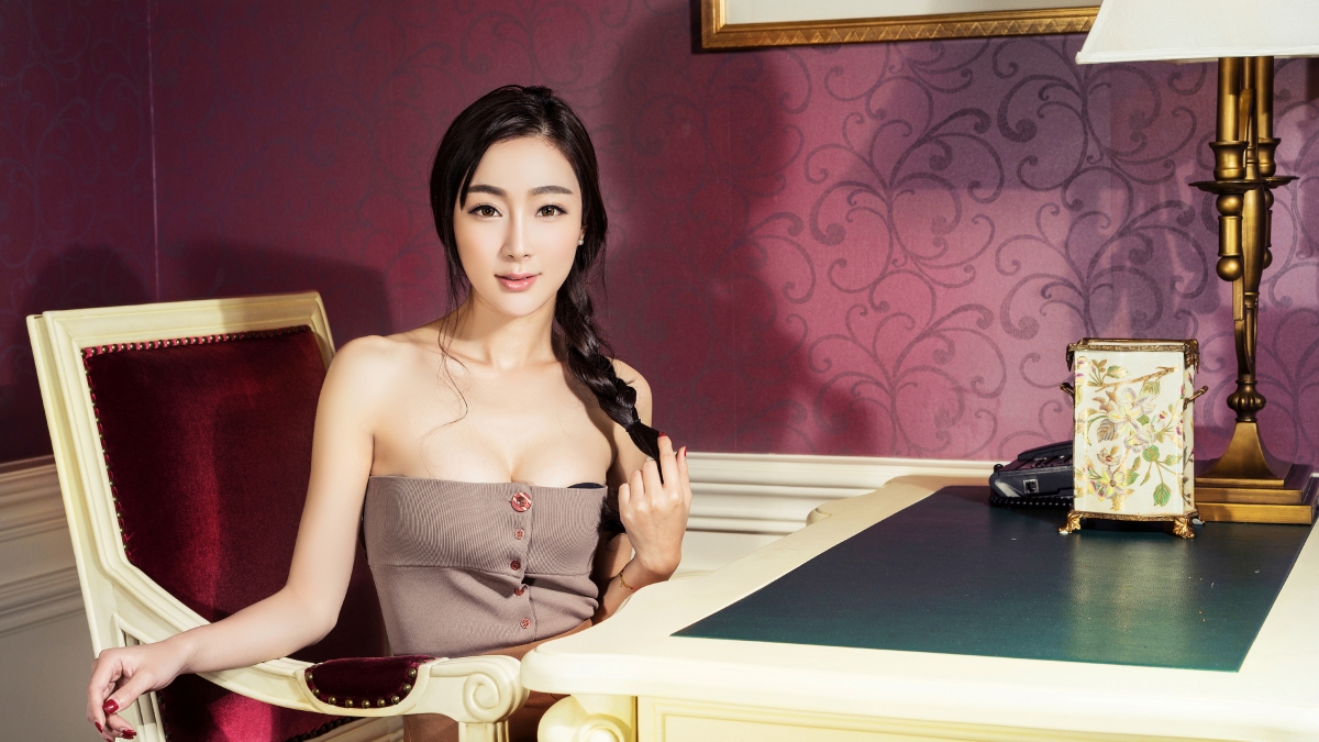 克拉女神依依，绝美4K壁纸，高清美女图片，4096x2304超清下载