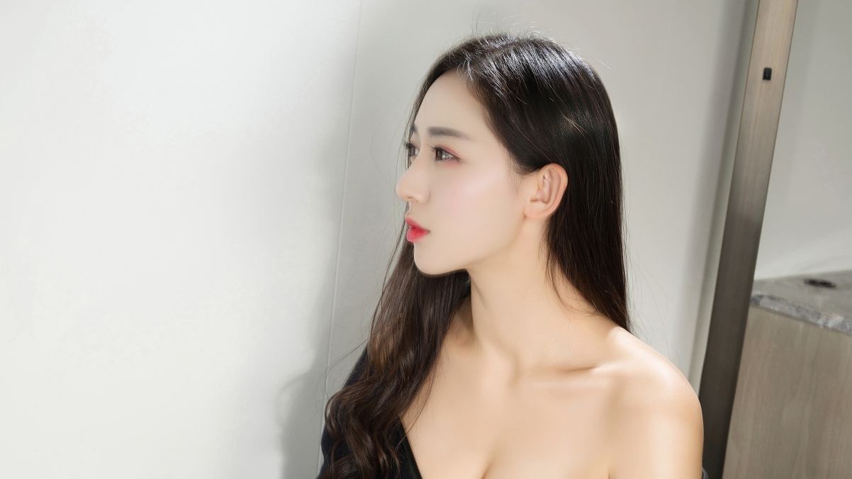 姜璐侧颜惊艳，长发飘逸，超高清4K壁纸免费下载
