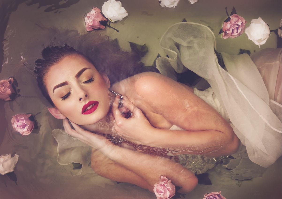水漾玫瑰，美女如画，5K超清壁纸，4K精选美图，高清下载5299x3741