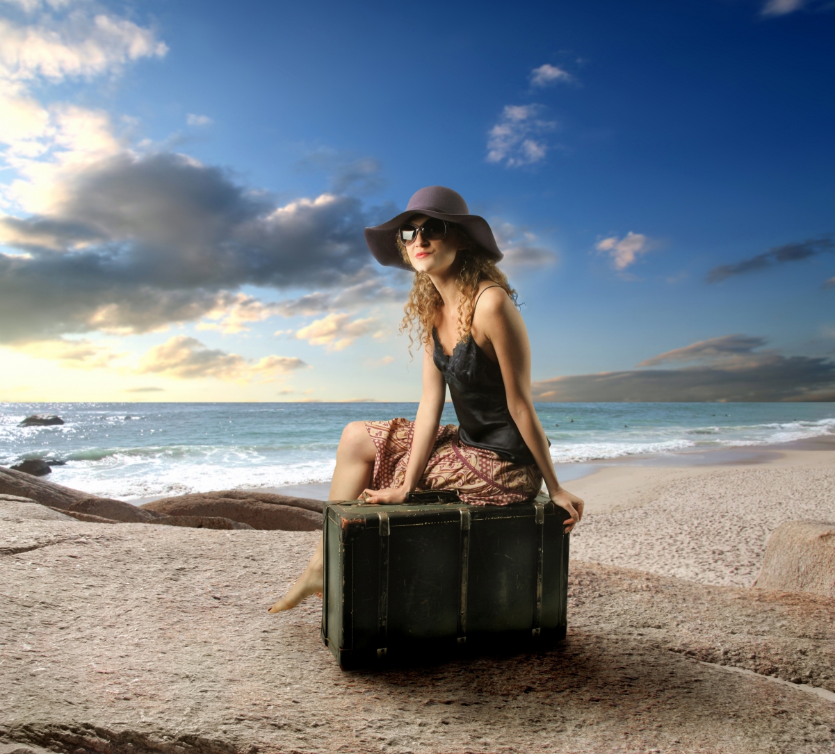 海边外国模特旅行广告，4K超清美女壁纸，高清4200x3792下载