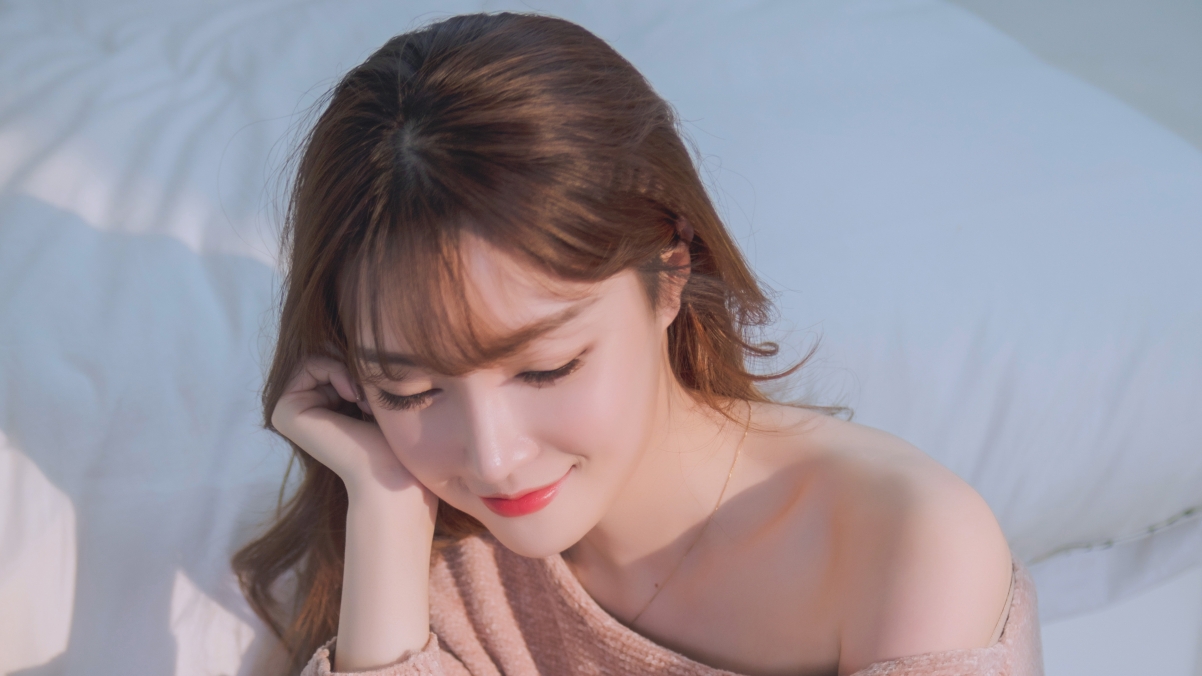 清纯露肩美女4K超清壁纸，3840x2160高清大图下载