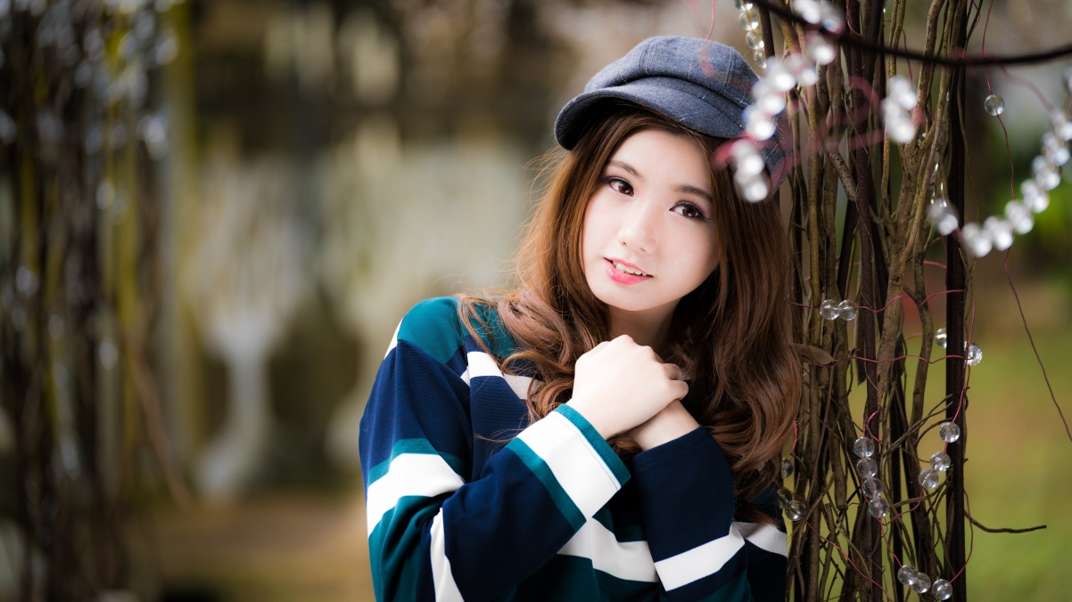清纯长发帽子女神，4K超高清壁纸下载，3840x2160分辨率美女图片