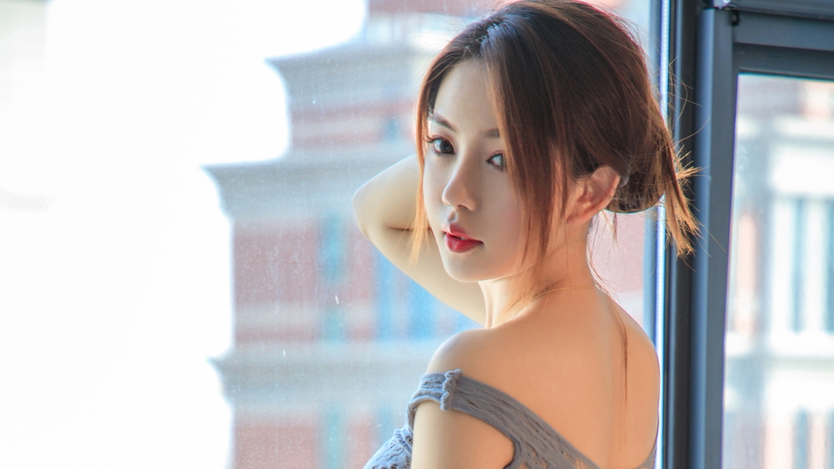 高清美女4K壁纸，3840x2160分辨率，精选美替图片，免费下载