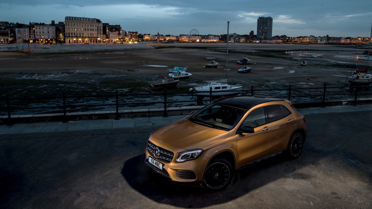 奔驰GLA 4MATIC AMG 220d超清壁纸，精选4K汽车图片，高清4096x2304下载