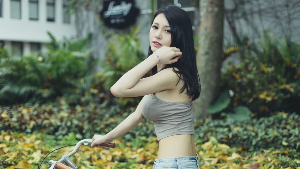 单车佳人，性感可爱美女4K超清壁纸，3840x2160高清下载