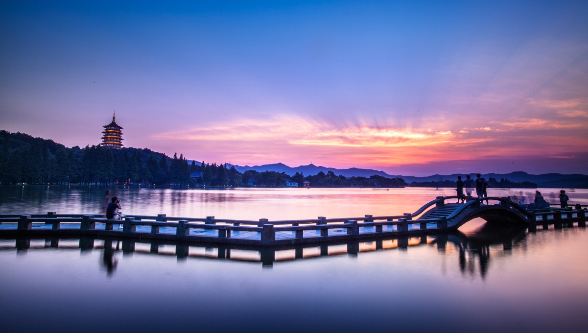 西湖夜景全景，绝美5K/4K高清壁纸，5200x2942分辨率，免费下载！