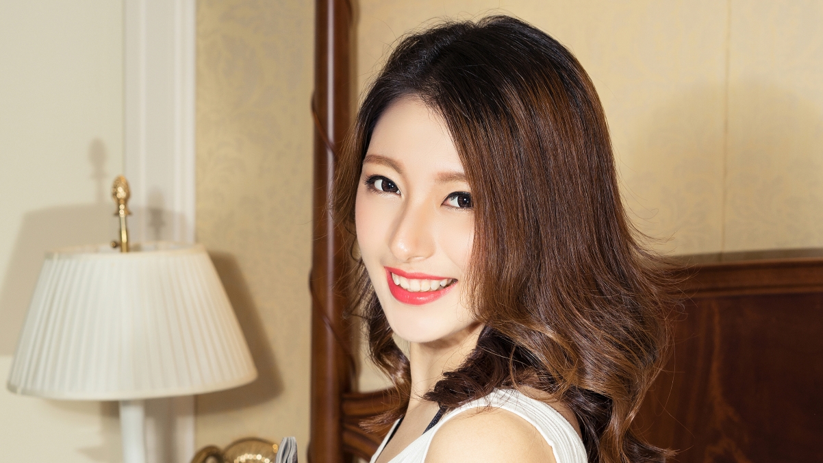 妮子绝美高清4K壁纸，3840x2160分辨率，气质美女图片免费下载