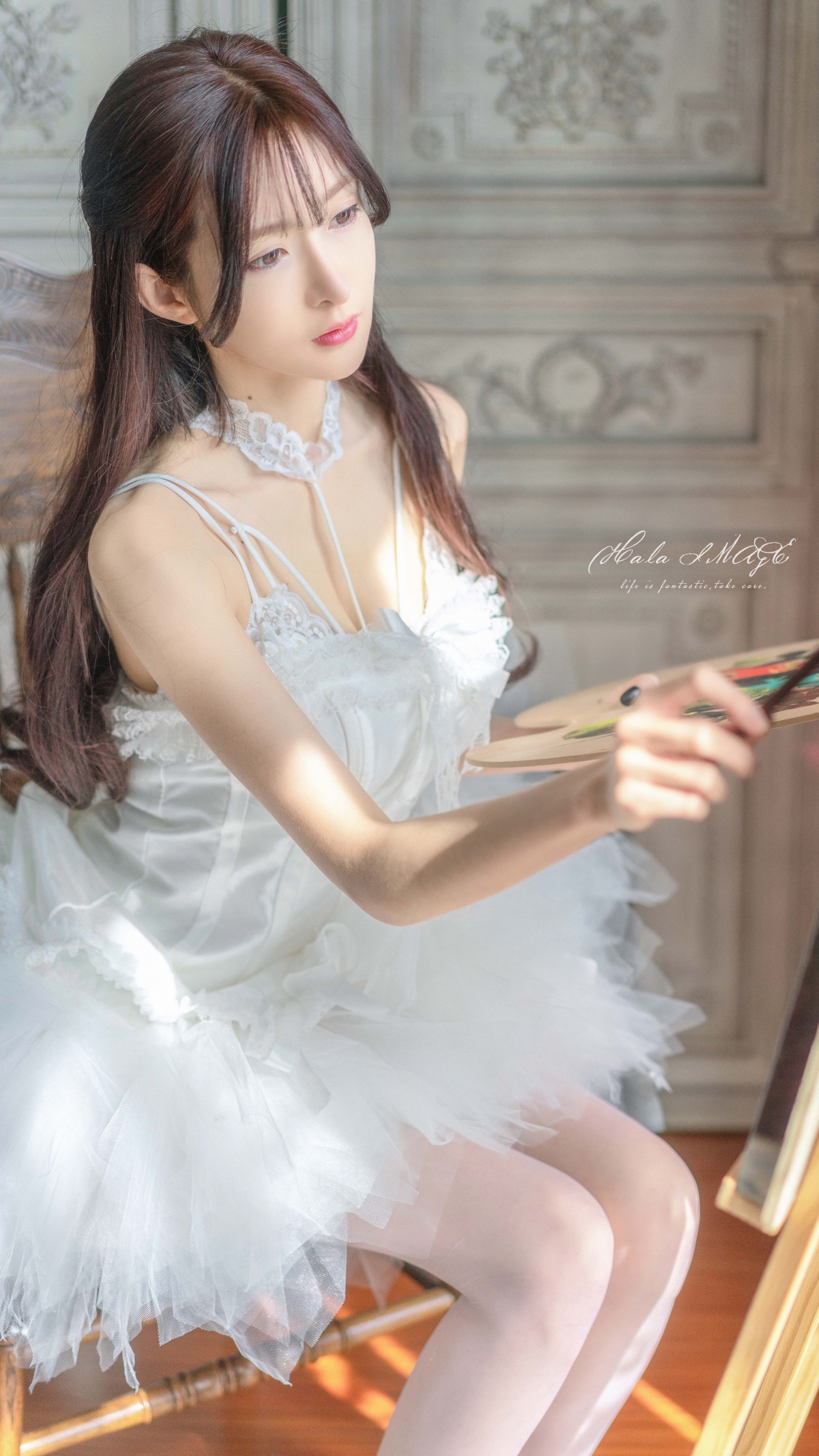 美女绘画佳作，白衣飘飘，绝美4K竖屏手机壁纸，2160x3840高清下载