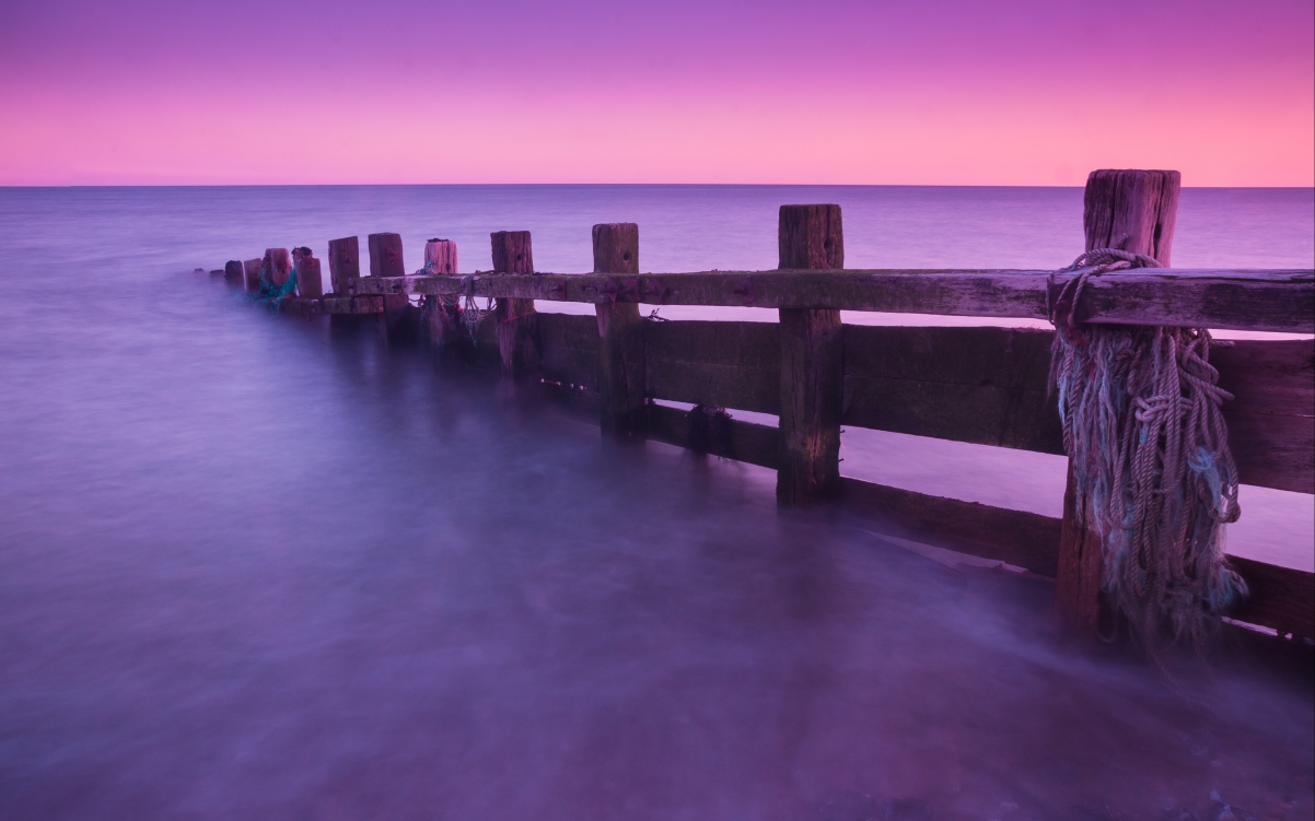 紫色海洋美景，超高清4K风景壁纸，3840x2400分辨率，免费下载